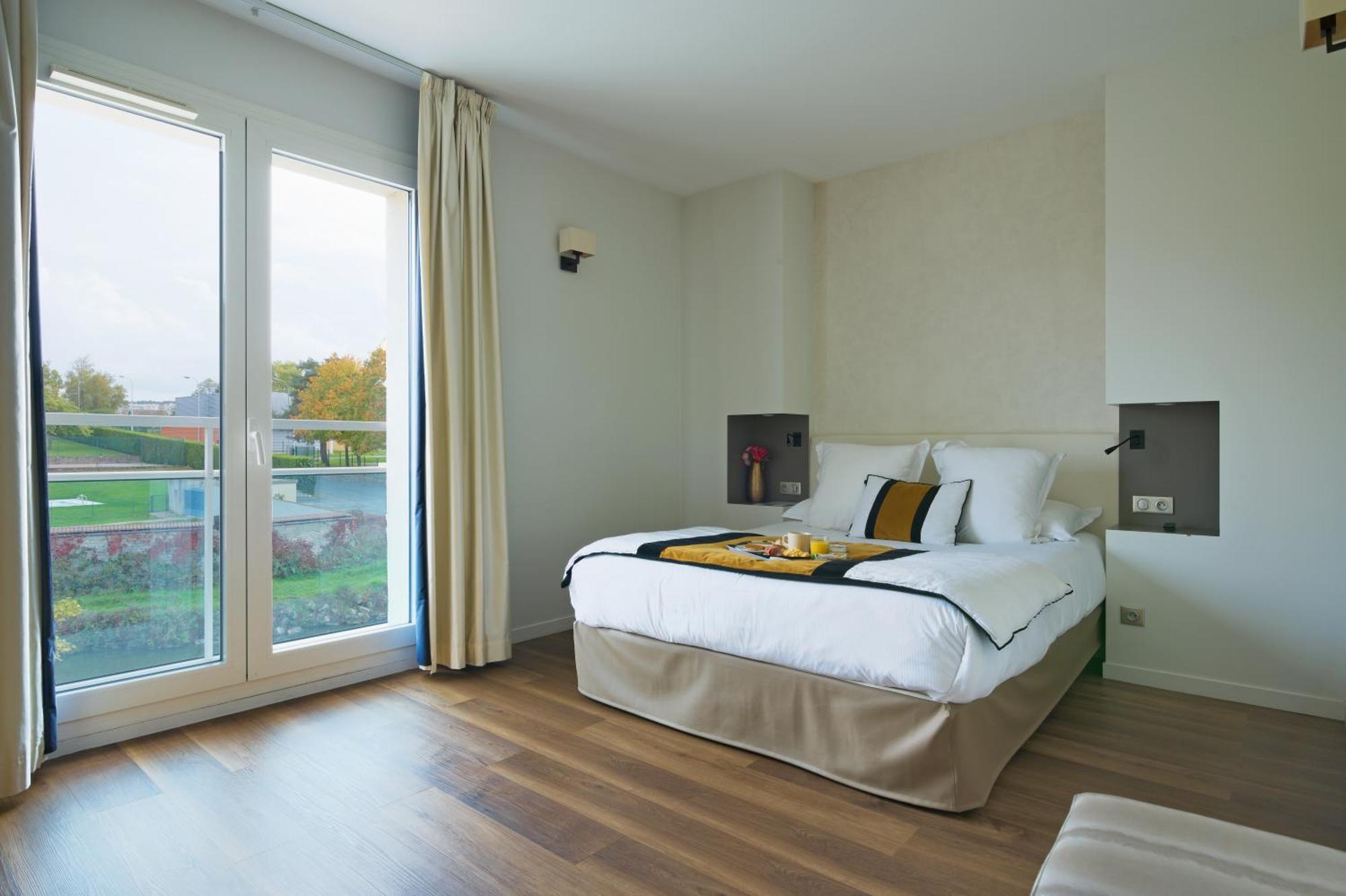 Les Suites - Konine 4 - Hotel & Bar & Restaurant Montceau-les-Mines Ngoại thất bức ảnh